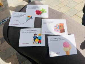 Postkarten mit Motiven zum Thema palliative Begleitung