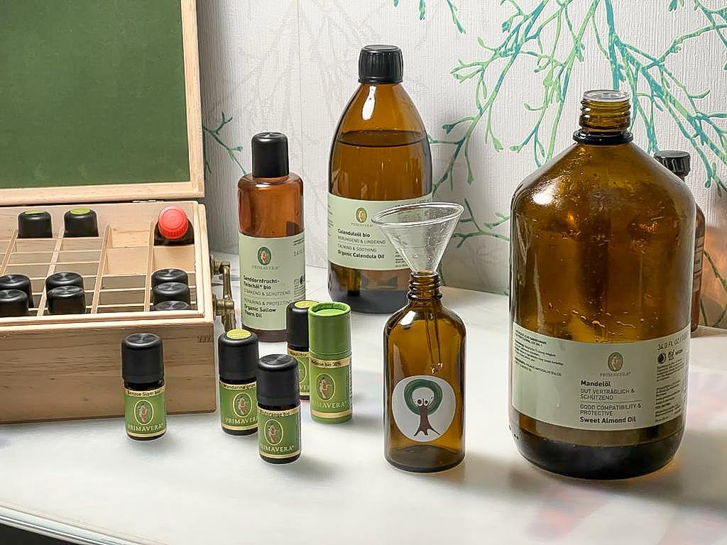 Ölflaschen zur unterstützenden Aromatherapie in der palliativen Betreuung